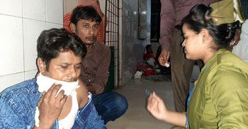 শিক্ষকের ঠোঁট কামড়ে জখম করলেন অপর শিক্ষক