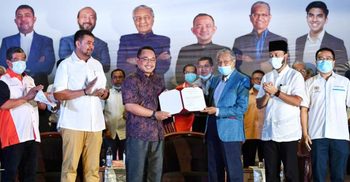 Mahathir launches new political party Pejuang
