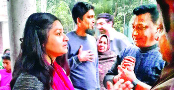 আমেরিকান স্বামী নিয়ে গ্রামের বাড়িতে মাহমুদা