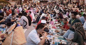 মালয়েশিয়ায় রোজার দিনে প্রকাশ্যে খাওয়া অপরাধ