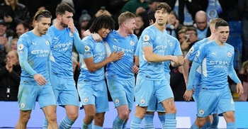 Rampant City smash seven past Leeds to move four clear