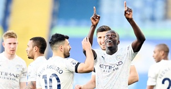 Man city four wins from little after victory at Leicester