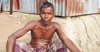 ৪০ বছরেও ভাগ্য বদলায়নি আতাব আলীর