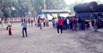 কর্মস্থলে যাওয়ার পথে সড়কে ঝরলো প্রাণ