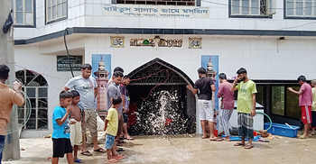 নামাজের জন্য প্রস্তুত হচ্ছে ফতুল্লার সেই মসজিদ