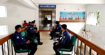 দ্বিতীয় দিনেও তালাবদ্ধ ভাসানীর ভিসি ড. ফরহাদ