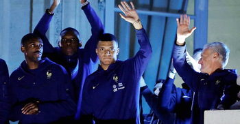 Jubilant welcome for French team on World Cup return