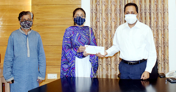 মীনার স্বপ্নপূরণের সহযাত্রী ফরিদপুর জেলা প্রশাসন