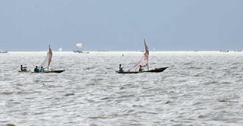 মেঘনায় যাত্রীবাহী লঞ্চের ধাক্কায় ট্রলারডুবি