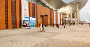 ক্রেতা-দর্শনার্থীদের চাপ নেই বাণিজ্যমেলায়