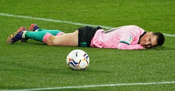 Messi breaks Pele scoring record