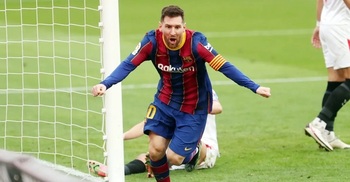 Messi takes Barca within two points of top