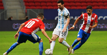 Argentina qualify for Copa quarters with win over Paraguay