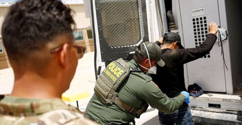 Record high migrant detentions at US-Mexico border
