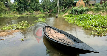 ৭ মাস ডুবে থাকে চারদিক, নৌকা-ভেলাই ভরসা দুই গ্রামের