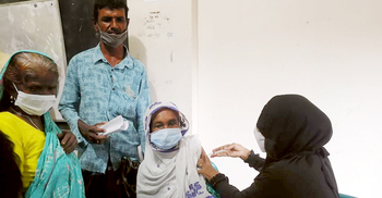 দুপুরের আগেই মির্জাপুরে টিকা শেষ, ফিরে গেলেন অনেকে