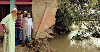বানের পানি নামতেই নদীর পেটে গেল স্কুল