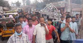 আ.লীগ কর্মীর লাশ নিয়ে মিছিল করলেন স্থানীয়রা