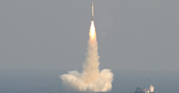 India successfully test-fires ballistic missile from submarine in Bay