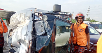 ঢাকা-ভাঙ্গা এক্সপ্রেসওয়েতে মাইক্রোবাস উল্টে আহত ৩