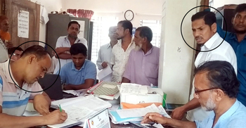 ঘুসের টাকা-ইলিশ ফেরত চেয়ে ভূমিহীনের আবেদন