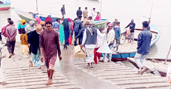 মোংলায় কেউ মানছেন না স্বাস্থ্যবিধি