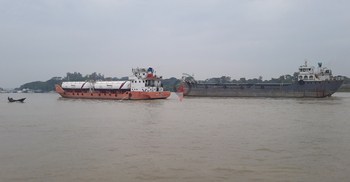 থেমে থেমে বৃষ্টি, বৈরী আবহাওয়ায় আতঙ্কিত উপকূলবাসী