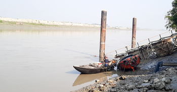 ১৮ দিনেও উদ্ধার হয়নি সিত্রাংয়ে ডুবে যাওয়া সরকারি পন্টুন
