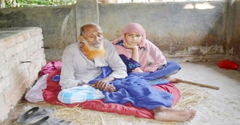 মেয়েকে নিয়ে প্রতিবেশীর গোয়ালঘরে বৃদ্ধের আশ্রয়, পাশে দাঁড়ালো পুনাক