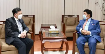 Dhaka maintains balanced foreign policy, Momen tells Chinese FM