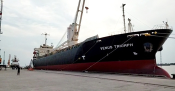 মেট্রোরেলের কোচ-ইঞ্জিন নিয়ে মোংলায় পৌঁছাল বিদেশি জাহাজ