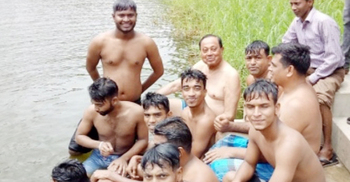 মওদুদ আহমদের যে ছবি এখন ভাইরাল