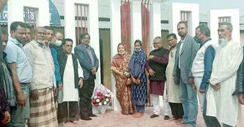 ছাত্রীর কৃতিত্বে ভবন পেল বিদ্যালয়