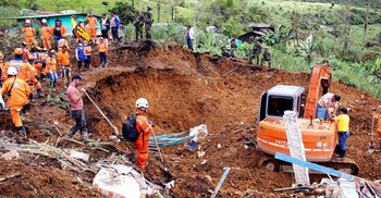 10 dead in Colombian mudslide caused by heavy rains