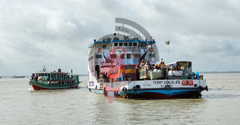 পদ্মায় তীব্রস্রোত, ফেরি পারাপারে সময় লাগছে দ্বিগুণ