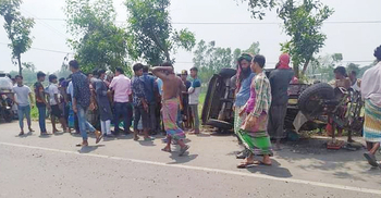 নসিমন উল্টে নারী শ্রমিক নিহত, আহত ১২