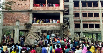 ধসে পড়ল থানার নতুন ভবনের বারান্দা, প্রাণ গেল শ্রমিকের