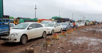 শিমুলিয়া ঘাটে পারের অপেক্ষায় তিন শতাধিক ছোট গাড়ি