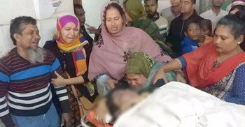 বাসায় ঢুকে মেয়ের চোখের সামনে মাকে হত্যা