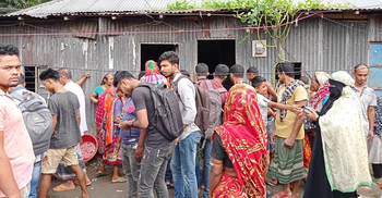 স্ত্রীকে কুপিয়ে মারলেন স্বামী