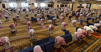 Muslims start Ramadan under the shadow of the coronavirus