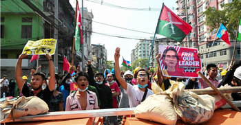 Myanmar police crackdown on protests for second day