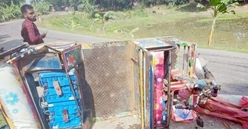 Three killed as road roller hits auto-rickshaw