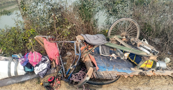 নাটোরে ট্রাক-ভ্যান সংঘর্ষে নিহত বেড়ে ৩