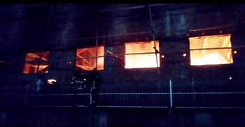 ৫ ঘণ্টায়ও নিয়ন্ত্রণে আসেনি নারায়ণগঞ্জের আগুন