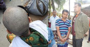 স্ত্রীকে পিটিয়ে মাথা ন্যাড়া করে দিলেন স্বামী