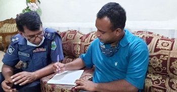 নওগাঁয় হোটেল থেকে প্রতারক গ্রেফতার