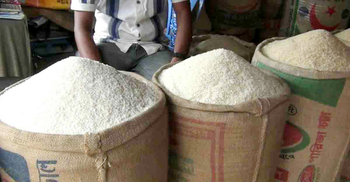 নওগাঁয় বেড়েছে চালের দাম