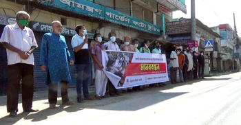 পাখি হত্যার প্রতিবাদে নওগাঁয় মানববন্ধন