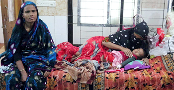 নওগাঁয় বেড়েছে ঠান্ডাজনিত রোগ, হাসপাতালে বেড সংকট